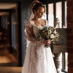 fwthumbSpring bridal bouquet feathers Bury Court Barn Lilys Flowers Lightwater.jpg